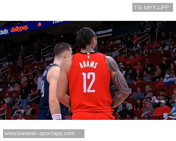 哈登谈球队配合训练称赞祖巴茨与科林斯的默契与随机应变能力