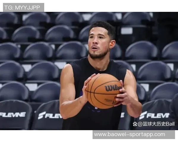 布克表现出色半场10投6中贡献16分2篮板3助攻1盖帽展现全面能力