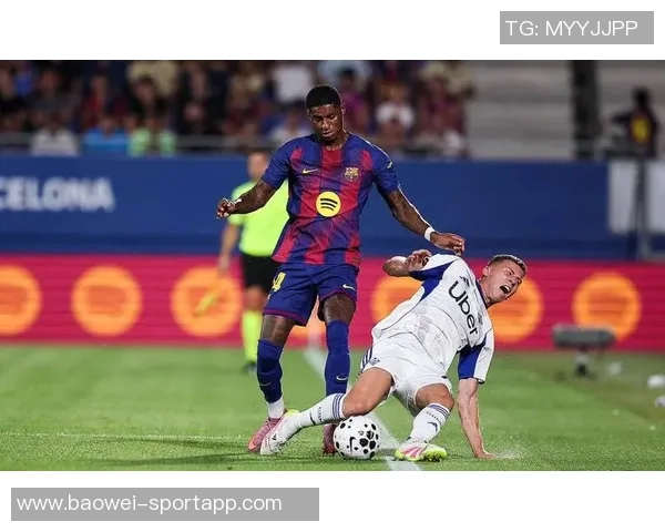 巴萨与切尔西交锋海报展示球员乘坐伦敦地铁拉什福德与库库同框亮相