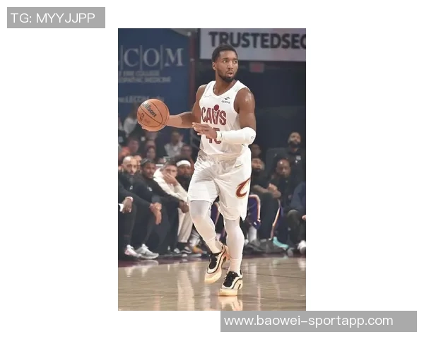 米切尔意外受伤被搀扶离场队内得分王身份岌岌可危