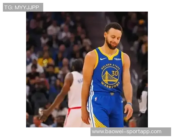 张佳玮分析库里战术变化先喂饱内线再展现外线威力