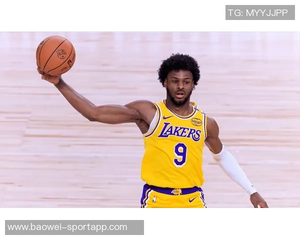 布朗尼坦言上场机会有限期待通过努力防守赢得更多信任与时间